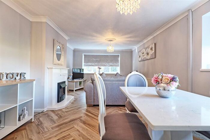 2 Bedroom Flat To Rent In Eastley, Basildon, SS16