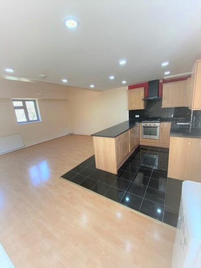 1 Bedroom Flat To Rent In Mayna Court, Columbia Avenue, Edgware, HA8