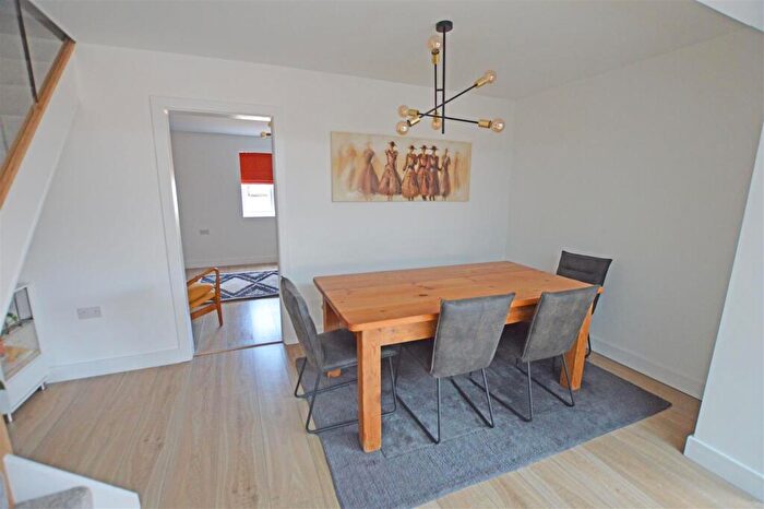 4 Bedroom Detached House For Sale In Broadgate, Whaplode Drove, PE12