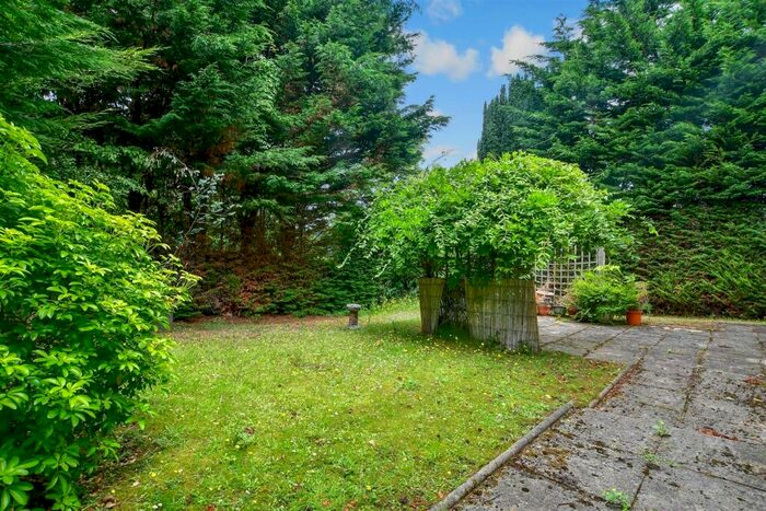4 Bedroom Detached House For Sale In Postmill Close, Croydon, Surrey, CR0