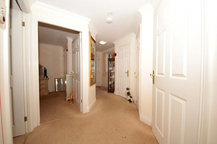 2 Bedroom Retirement Property For Sale In Green Lanes, N21