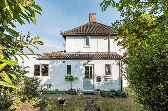 3 Bedroom Semi Detached House For Sale In Chestnut Crescent, Aylesbury, HP21
