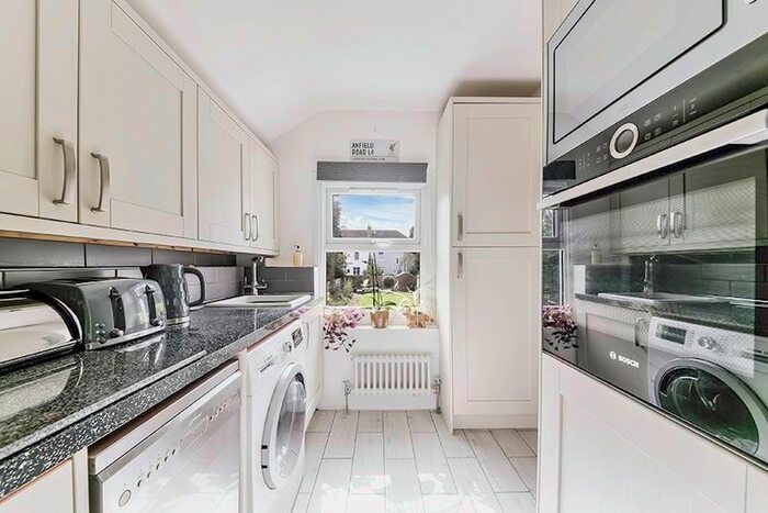 1 Bedroom Flat To Rent In Warren Road, Reigate, RH2