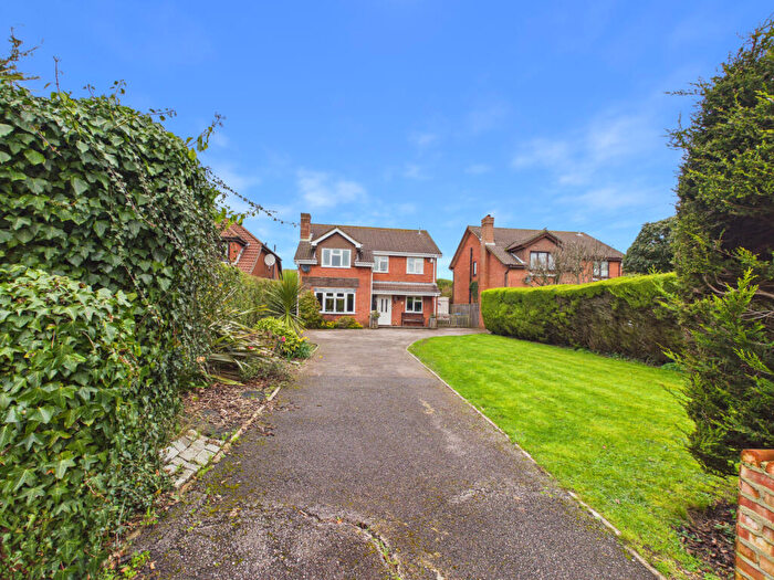 4 Bedroom Detached House For Sale In Warsash Road, Warsash, SO31