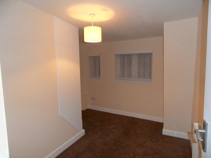 2 Bedroom Flat To Rent In Lessingham Avenue, Tooting, SW17