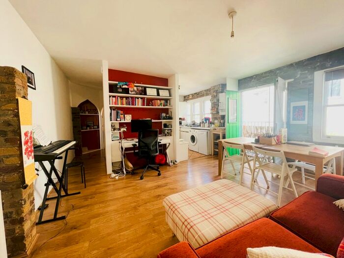 1 Bedroom Flat To Rent In Gypsy Road, London, SE27