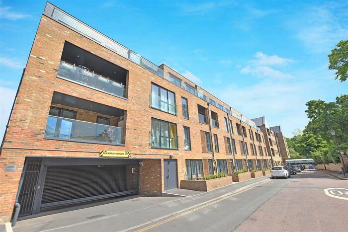 3 Bedroom Flat To Rent In Lion Wharf Road, Isleworth, TW7