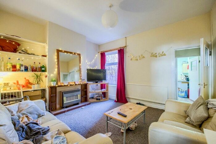 4 Bedroom Terraced House To Rent In Tiverton Road - Bath Student Property, B29