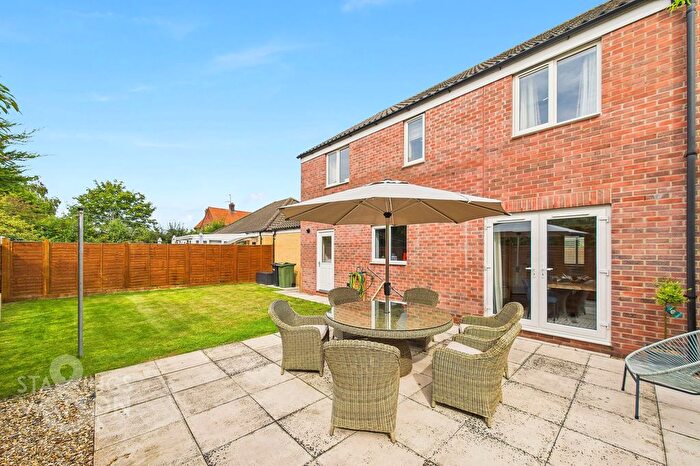 5 Bedroom Detached House For Sale In Memorial Way, Lingwood, Norwich, NR13