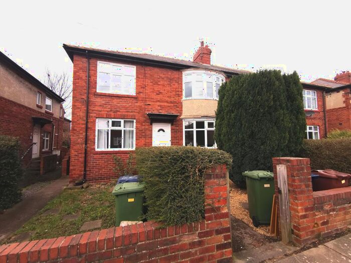 2 Bedroom Flat To Rent In Ferndene Grove, High Heaton, Newcastle Upon Tyne, NE7