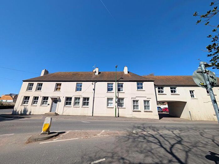 2 Bedroom Flat To Rent In North End Road, Arundel, BN18