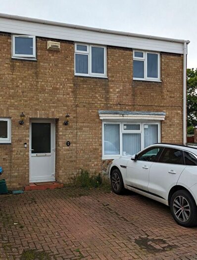 4 Bedroom Semi-Detached House To Rent In Roveley Court, Stony Stratford, Milton Keynes, MK11