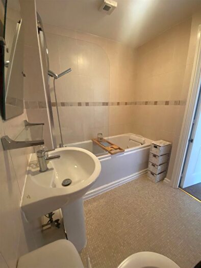 2 Bedroom Flat For Sale In Friar Court, Worcester, WR1