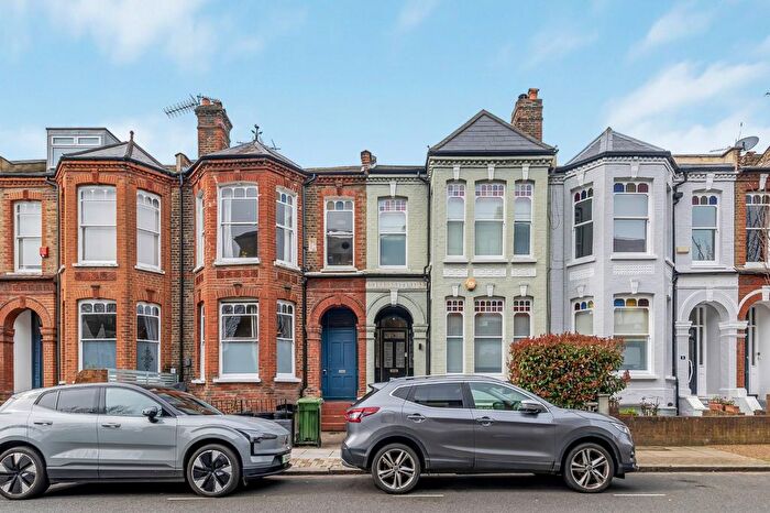 2 Bedroom Flat For Sale In Roseleigh Avenue, Highbury, London, N5