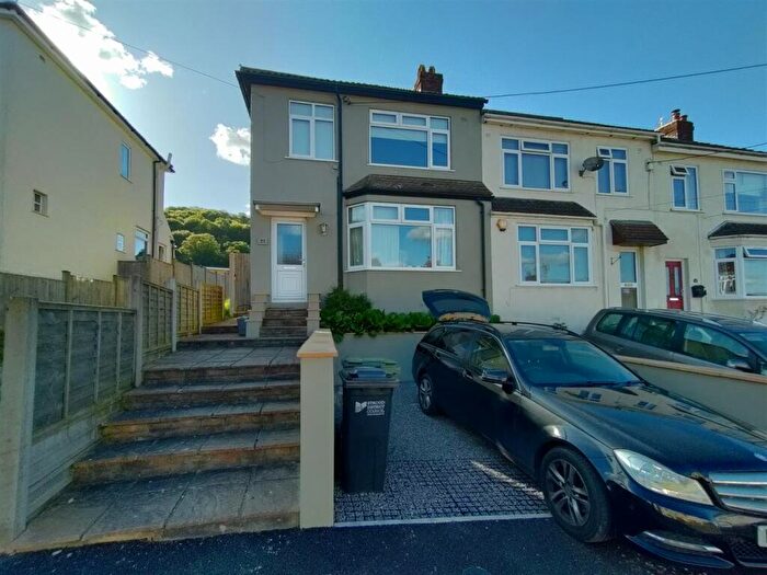 3 Bedroom End Of Terrace House To Rent In Lawrence Grove, Dursley, GL11