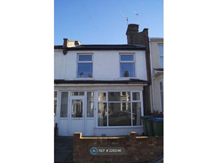 3 Bedroom Terraced House To Rent In Bostall Lane, London, SE2