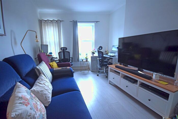 2 Bedroom Flat To Rent In Staines Road, Twickenham, TW2