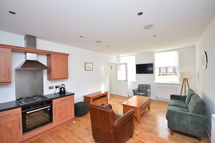 2 Bedroom Flat For Sale In Quinn Court, Lanark, ML11