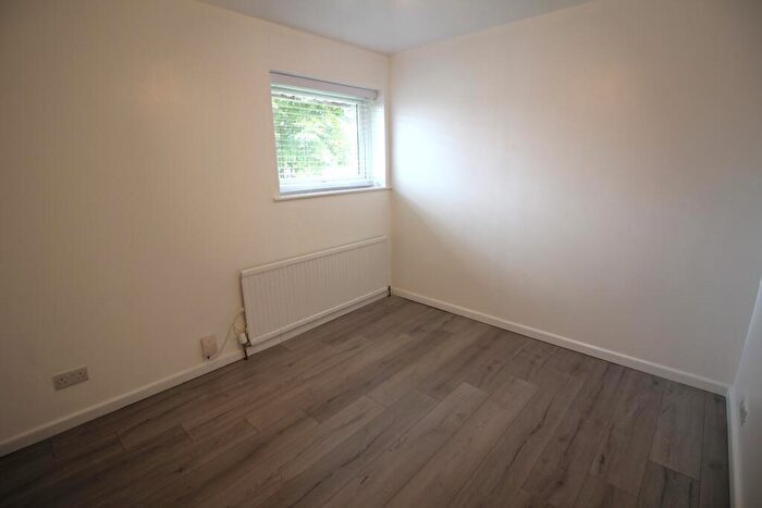 2 Bedroom Flat To Rent In Evesham Walk, Middleton, M24