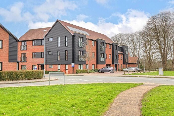 1 Bedroom Apartment For Sale In Hawley Drive, Leybourne, West Malling, ME19