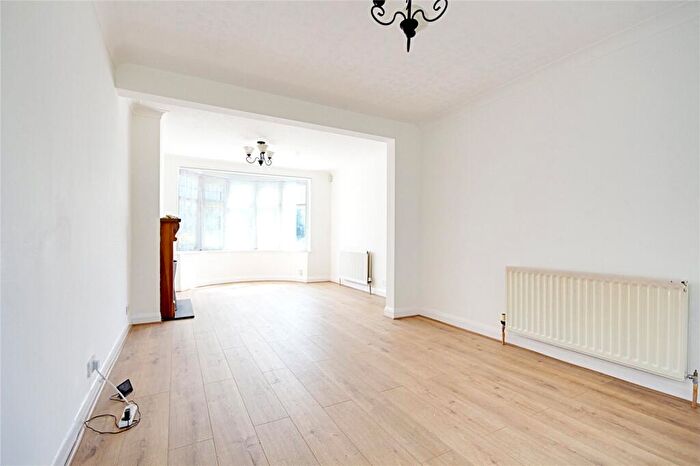 3 Bedroom Semi-Detached House To Rent In Southfield Road, Enfield, EN3