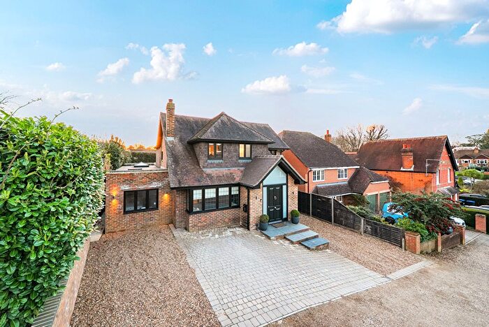 5 Bedroom Detached House For Sale In Row Hill, Addlestone, KT15