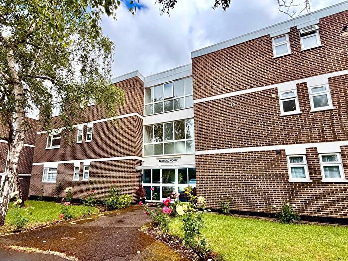 2 Bedroom Flat For Sale In Stratton Close, Edgware, HA8