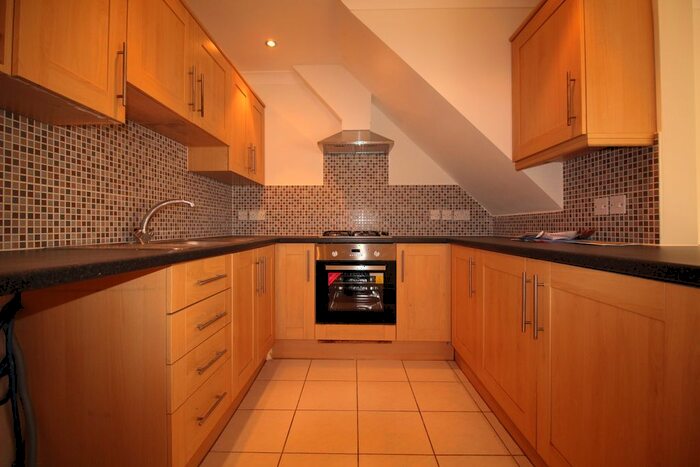 2 Bedroom Flat To Rent In Tolworth Park Road, Surbiton, KT6