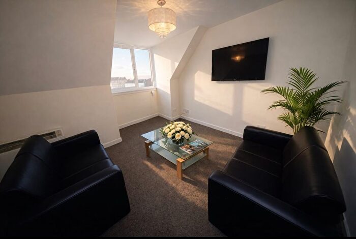 2 Bedroom Flat To Rent In Hilltown, Dundee, DD3