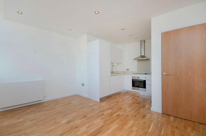 1 Bedroom Flat To Rent In Streatham High Road, Streatham Hill, London, SW16