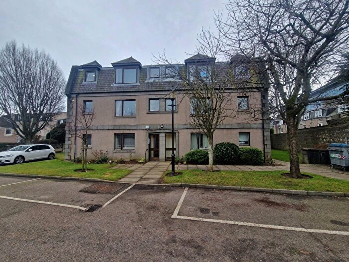 2 Bedroom Flat To Rent In Hardgate, Holburn, Aberdeen, AB11