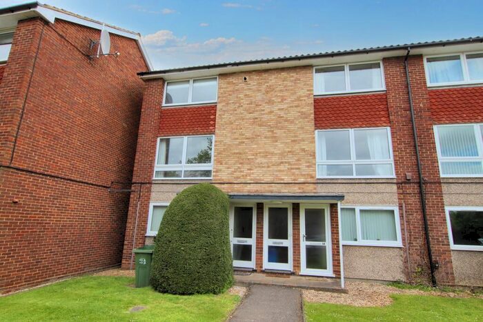2 Bedroom Flat To Rent In Banbury Court, Sutton., SM2