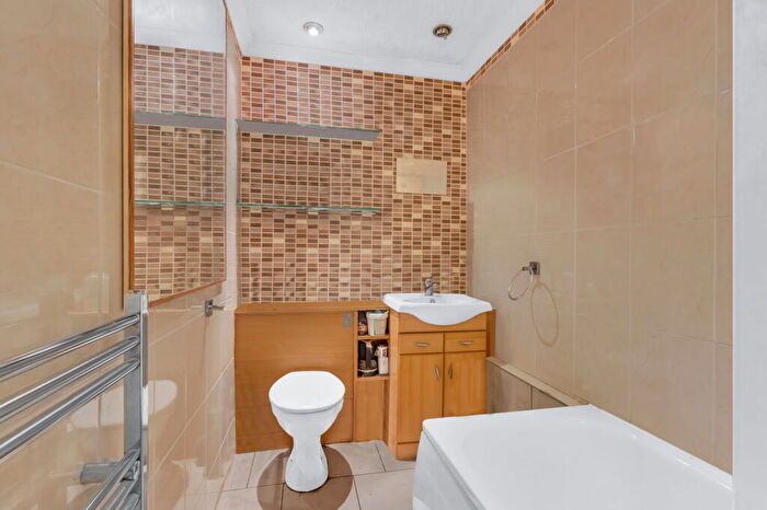 2 Bedroom Terraced House For Sale In Hunters Oak, Hemel Hempstead, HP2