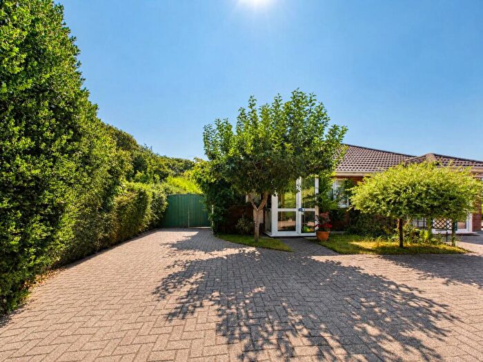 1 Bedroom Bungalow For Sale In Gardner Road, Christchurch, Dorset, BH23