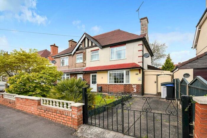 3 Bedroom Semi-Detached House To Rent In Lawrence Avenue, Kirkby-in-Ashfield, Nottingham, NG17