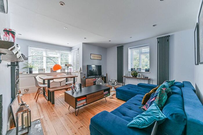 2 Bedroom Flat For Sale In The Woodlands, Crystal Palace, London, SE19