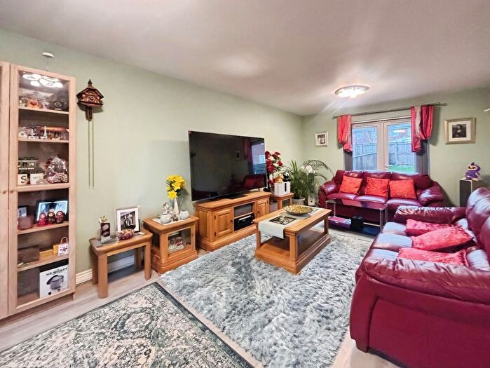 4 Bedroom Semi-detached House For Sale In Lynwood Way, South Shields, NE34