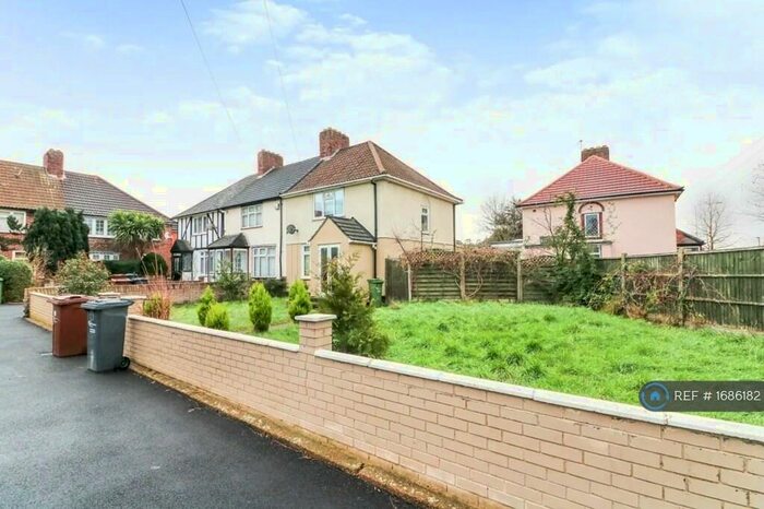 3 Bedroom End Of Terrace House To Rent In Wood Lane, Dagenham, RM9