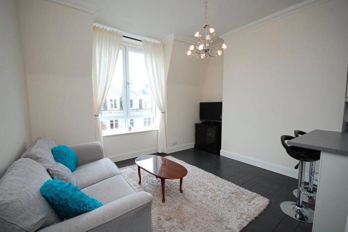 2 Bedroom Flat To Rent In Balmoral Place, West End, Aberdeen, AB10