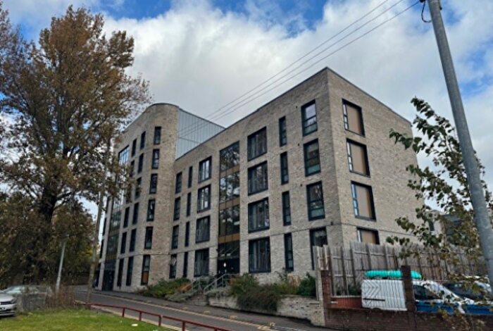 2 Bedroom Flat To Rent In , Little Dovehill, G1