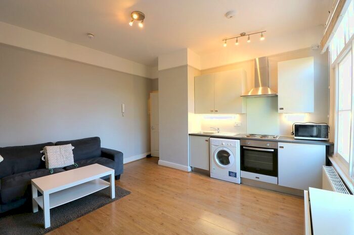 1 Bedroom Flat To Rent In St. Stephens Avenue, Shepherds Bush, London., W12