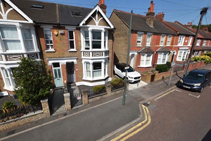 4 Bedroom Semi Detached House For Sale In Oaklands Road, Bexleyheath, DA6