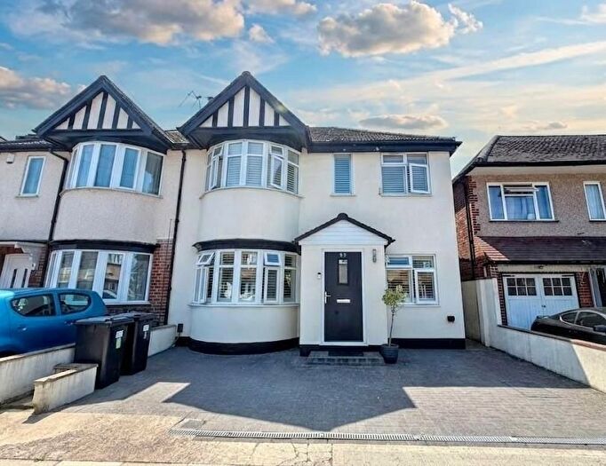 5 Bedroom Town House To Rent In Hartland Drive, Ruislip, HA4