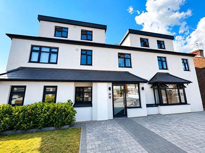 1 Bedroom Flat To Rent In Station Lane, Hornchurch, RM12
