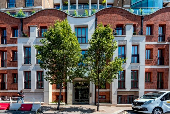 3 Bedroom Flat To Rent In Lancelot Place, London, SW7