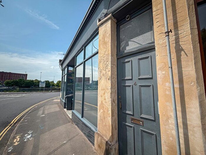 2 Bedroom Maisonette To Rent In Britannia Buildings, Merchants Road, Hotwells, Bristol, BS8