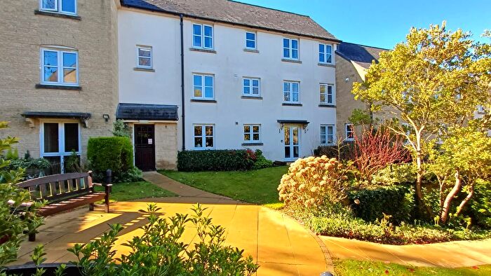 1 Bedroom Flat For Sale In The Green, Chipping Norton, OX7