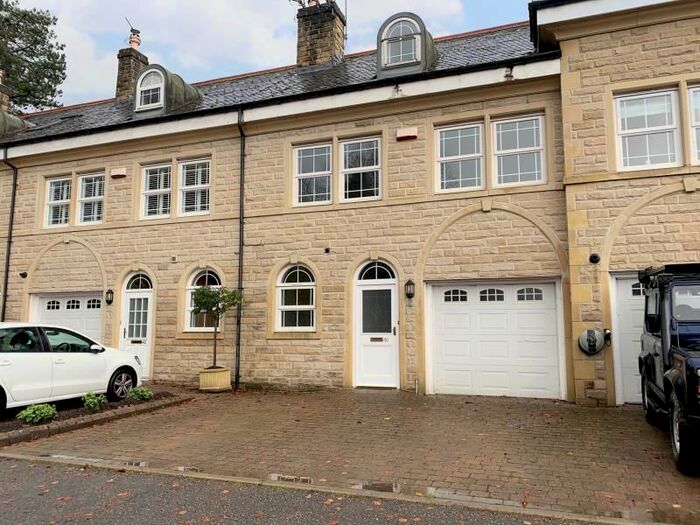 4 Bedroom Town House To Rent In Brodrick Drive, Ilkley, LS29