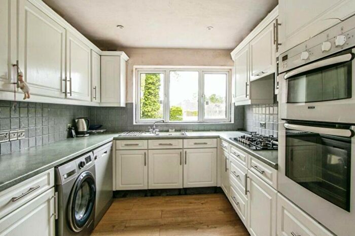 3 Bedroom Bungalow For Sale In Webbs Close, Ashley Heath, BH24