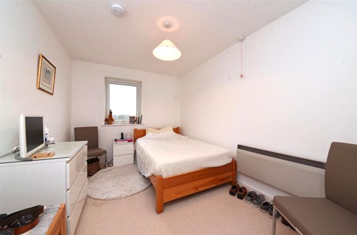 2 Bedroom Apartment For Sale In Stokes Court, East Finchley, N2